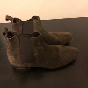 Chelsea boots